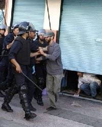 Moroccan police beat up protesters 