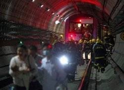 Shanghai subway crash injures hundreds