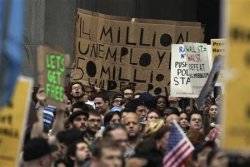 Hundreds held in anti-Wall Street protest 