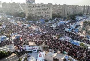 Morsi supporters march on National Security, Military Intelligence HQs