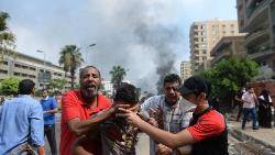 Egypt police fire teargas on Morsi supporters 