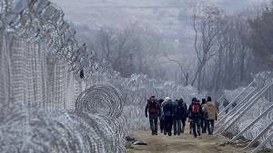 Macedonia hits refugees with tear gas, stun grenades