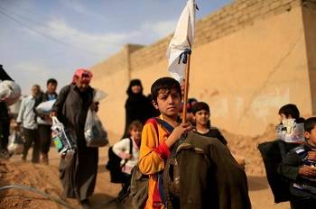 Thousands more Iraqis flee Mosul battles