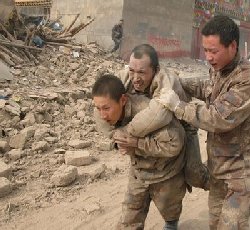 China sifts rubble for quake survivors   