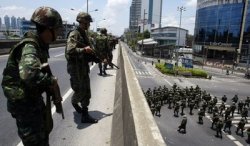 Deadly clashes erupt in Bangkok 