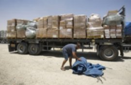 Road shipments to Gaza begin 