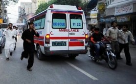 Deadly blasts hit Lahore shrine 