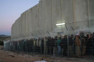 UN: West Bank wall a health hazard 