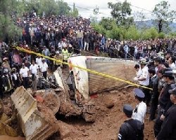 Guatemala landslides bury hundreds