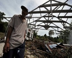 Indonesia tsunami deaths top 400 