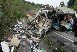 Tour bus crash kills 28 in Malaysia 