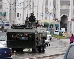 Tunisia imposes curfew in capital 