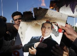 Tunisia seeks arrest of ex-leader 