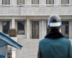 Rival Koreas resume military talks 