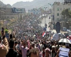 Yemeni police fire on protesters 