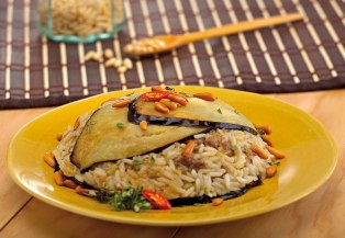 Arroz con cordero, berenjenas y piñones